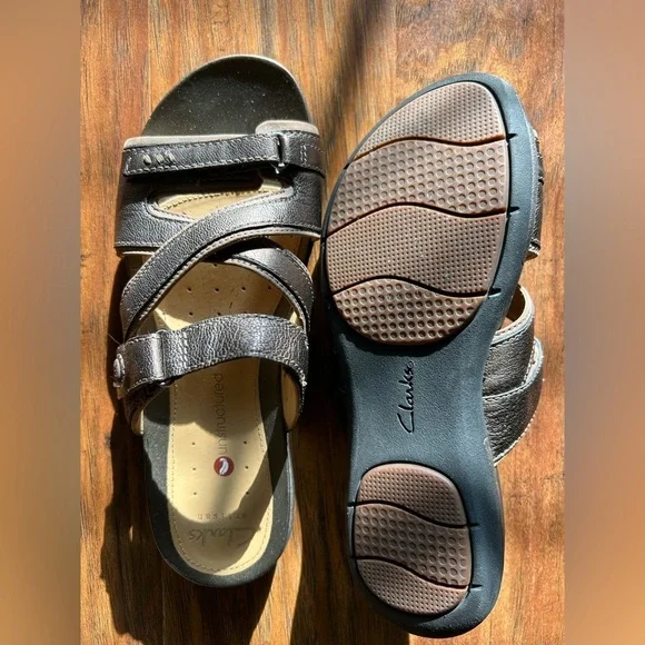 Clarks Artisan Unstructured Bronze Metallic Leather Sandals - Picture 1 of 9